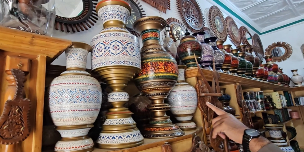 Famous Handicrafts of India: A Rich Tapestry of Culture, Heritage, and Artistry 